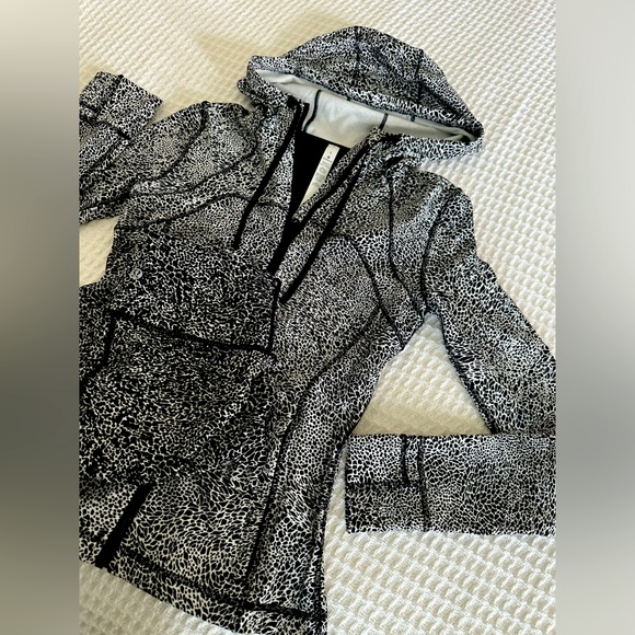 Lululemon Nulu/Hooded Define Jacket/6 - Picture 6 of 7